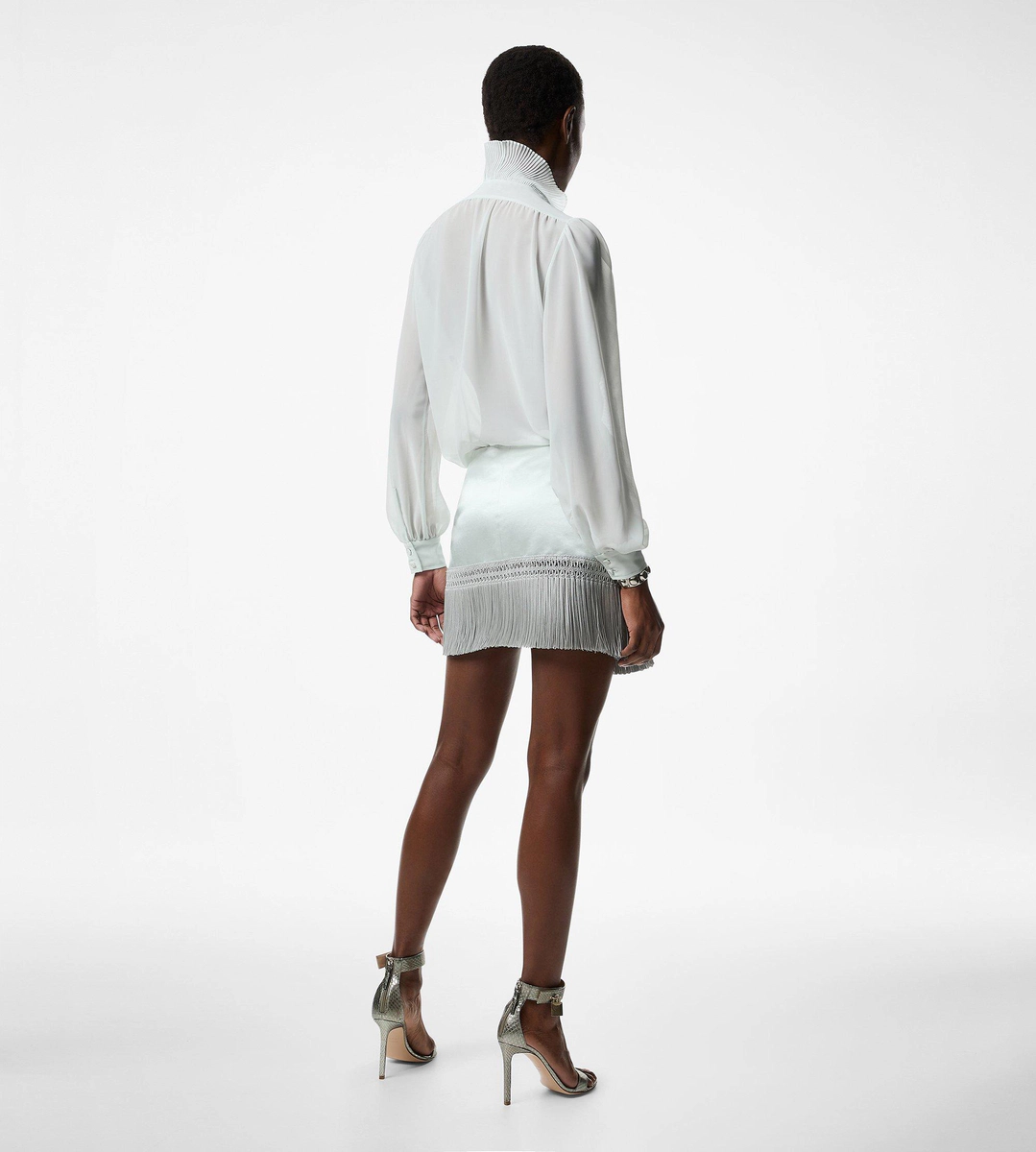 BLUSA A MANICHE LUNGHE CON SCOLLO A V, PLISSÉ E VOLANT BLUSA A MANICHE LUNGHE CON SCOLLO A V, PLISSÉ E VOLANT