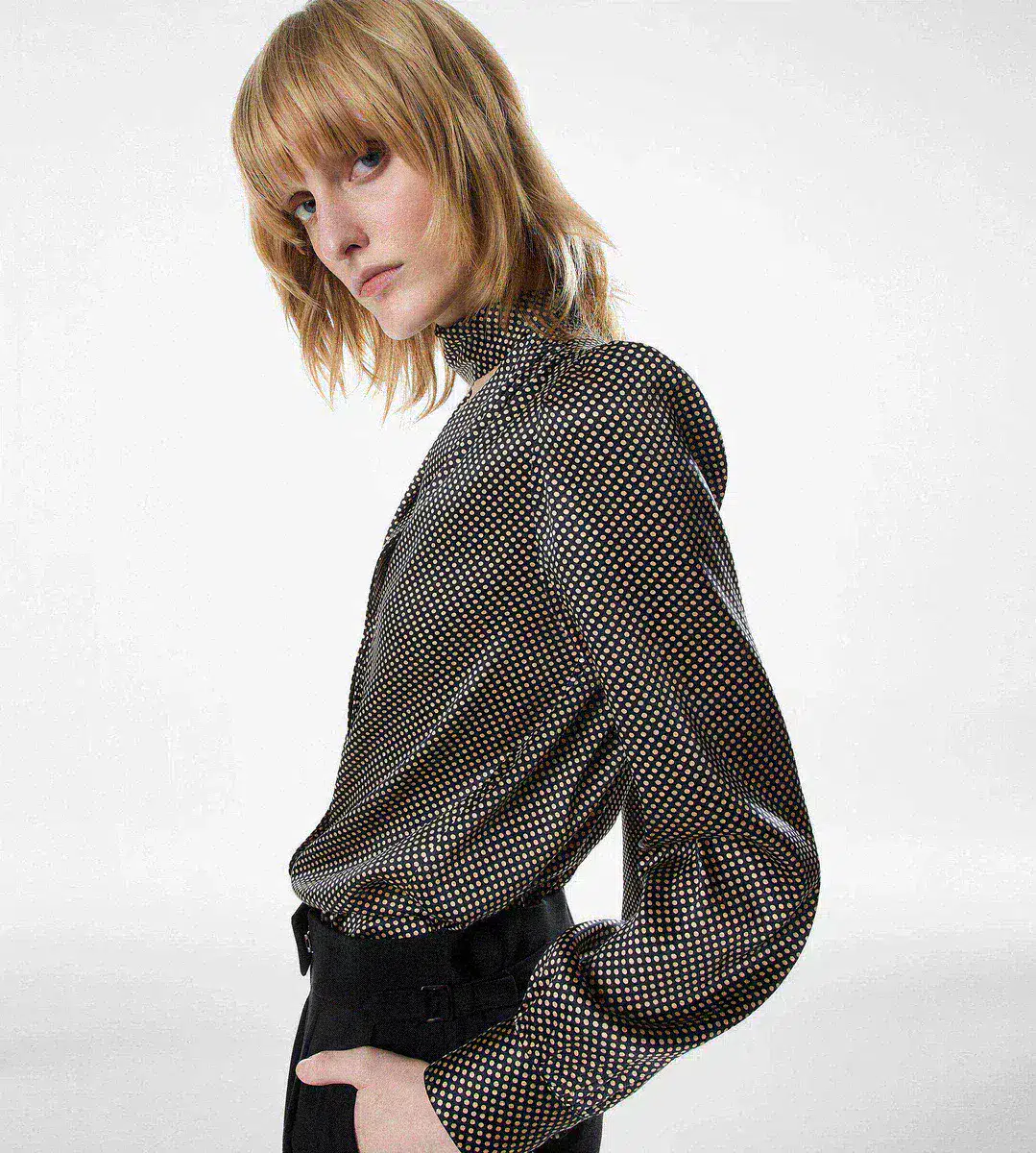 BLUSA IN SETA LAVALLIERE A MANICHE LUNGHE CON SCOLLO A V BLUSA IN SETA LAVALLIERE A MANICHE LUNGHE CON SCOLLO A V