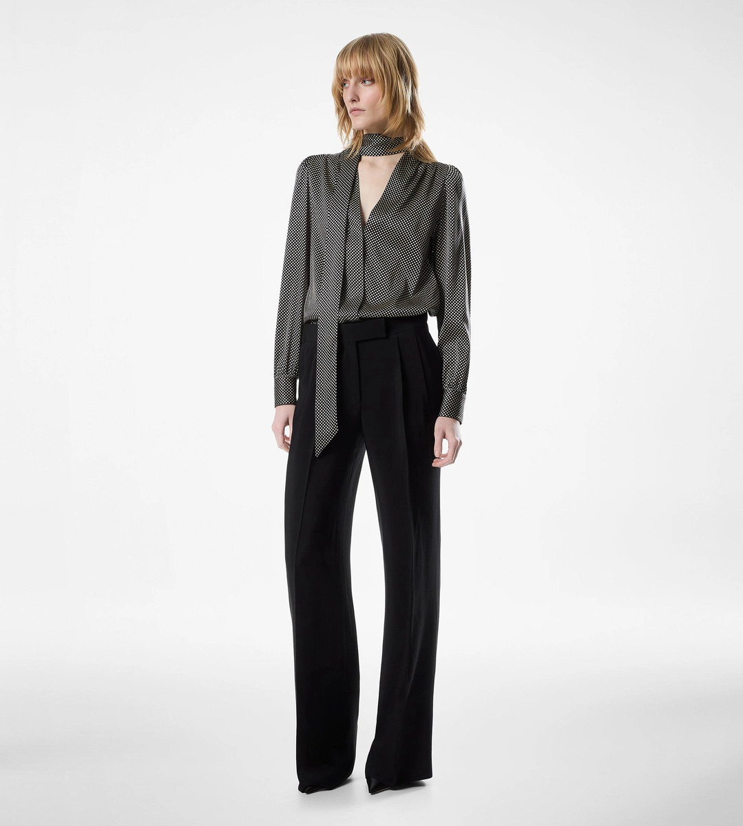 BLUSA IN SETA LAVALLIERE A MANICHE LUNGHE CON SCOLLO A V BLUSA IN SETA LAVALLIERE A MANICHE LUNGHE CON SCOLLO A V