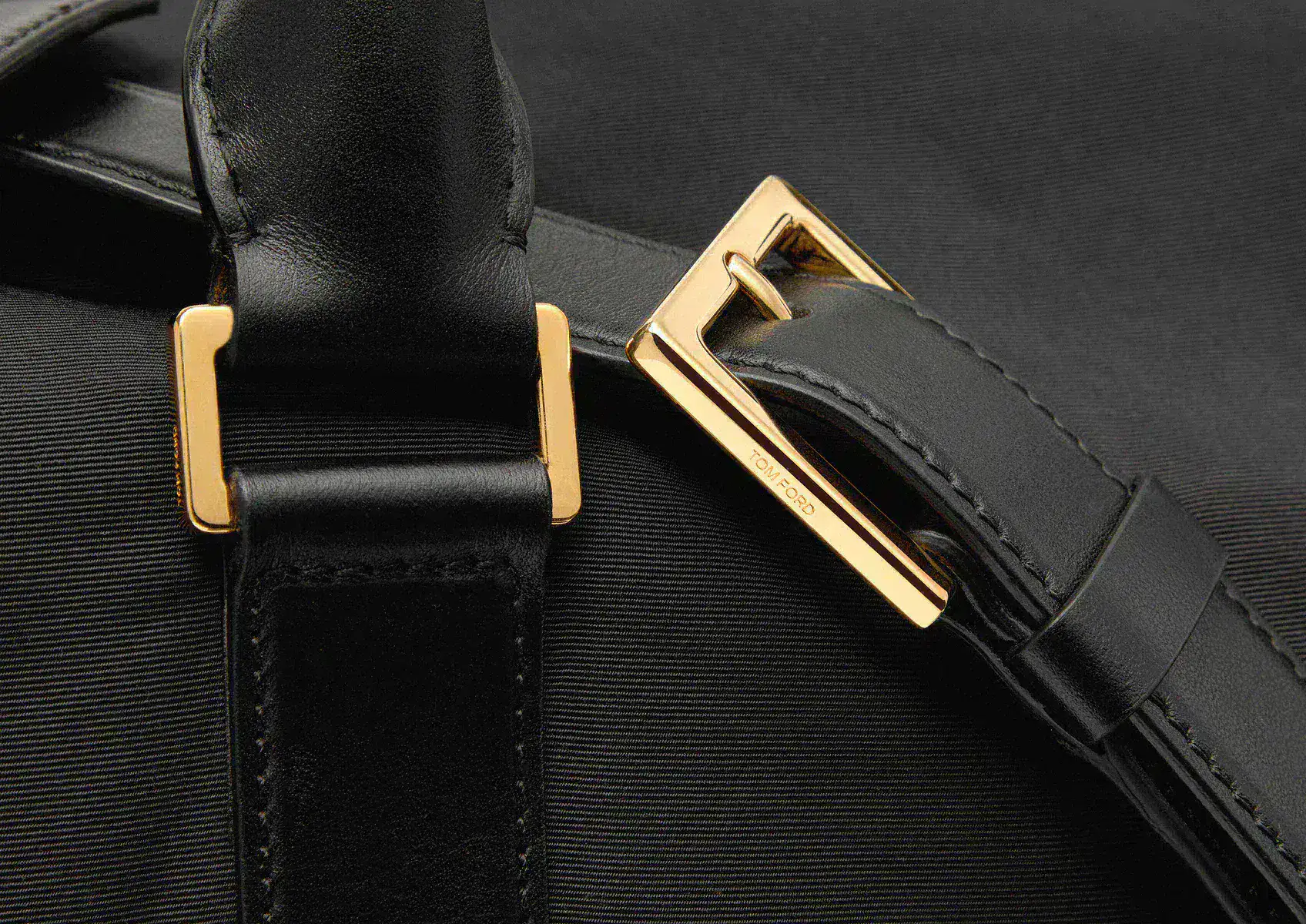 BORSA DA VIAGGIO IN NYLON RICICLATO BORSA DA VIAGGIO IN NYLON RICICLATO