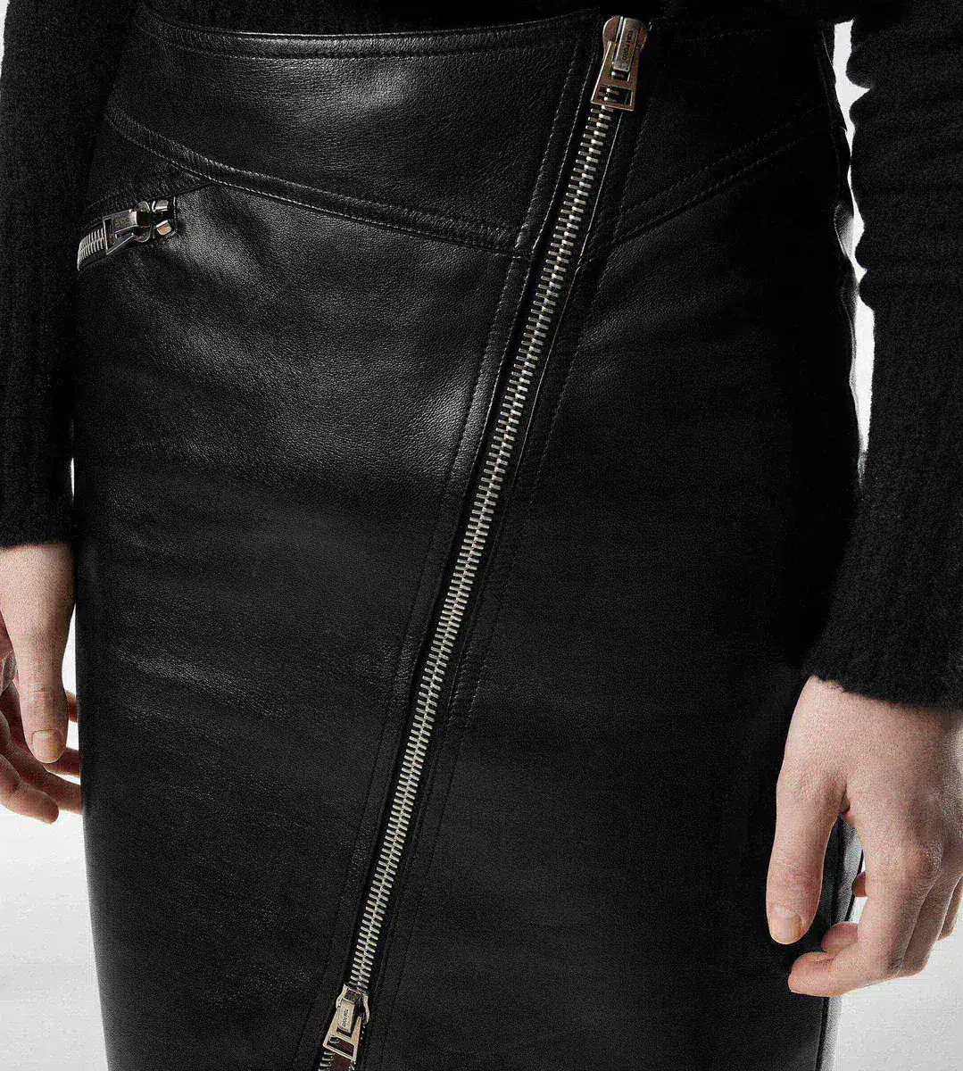 GONNA IN PELLE CON ZIP DIAGONALE LUNGA AL GINOCCHIO GONNA IN PELLE CON ZIP DIAGONALE LUNGA AL GINOCCHIO