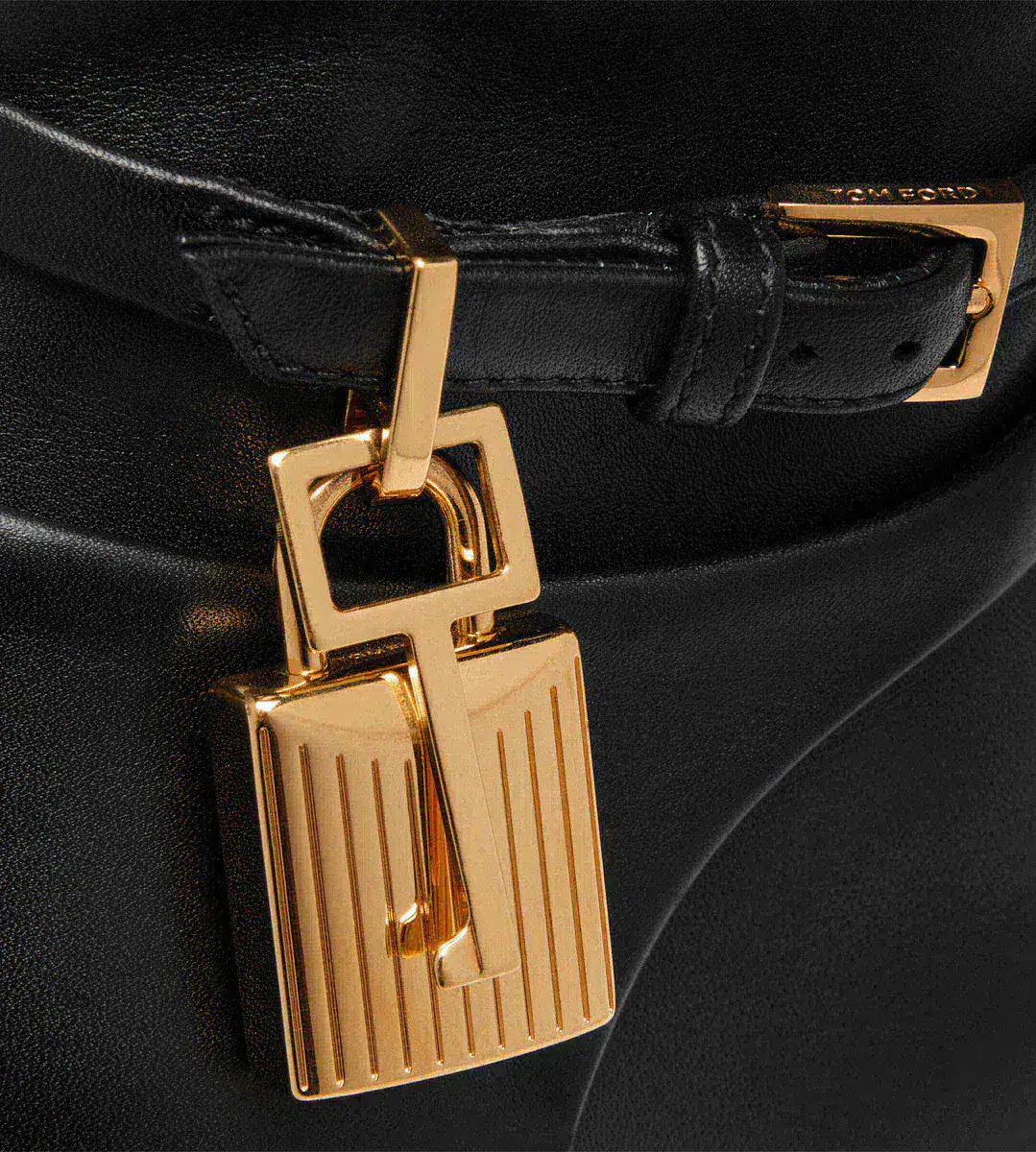 STIVALETTO IN PELLE CON LUCCHETTO STIVALETTO IN PELLE CON LUCCHETTO